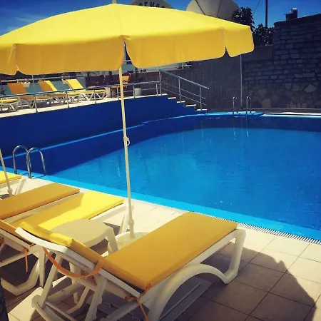 Ozzy Hotel
